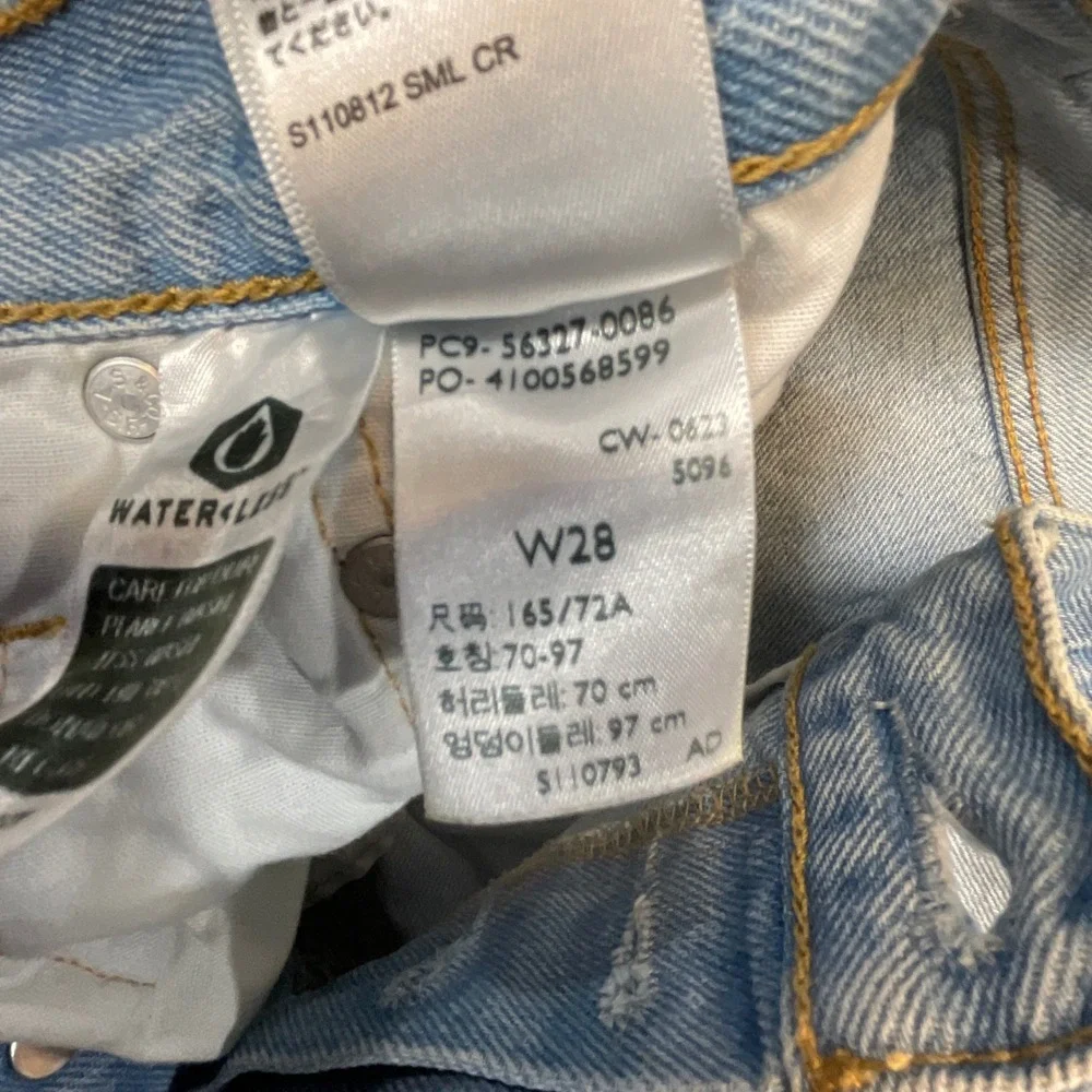 Levis Premium 501 Original Shorts Womens 28 Light Wash Blue Excellent Cut Off - Picture 4 of 8